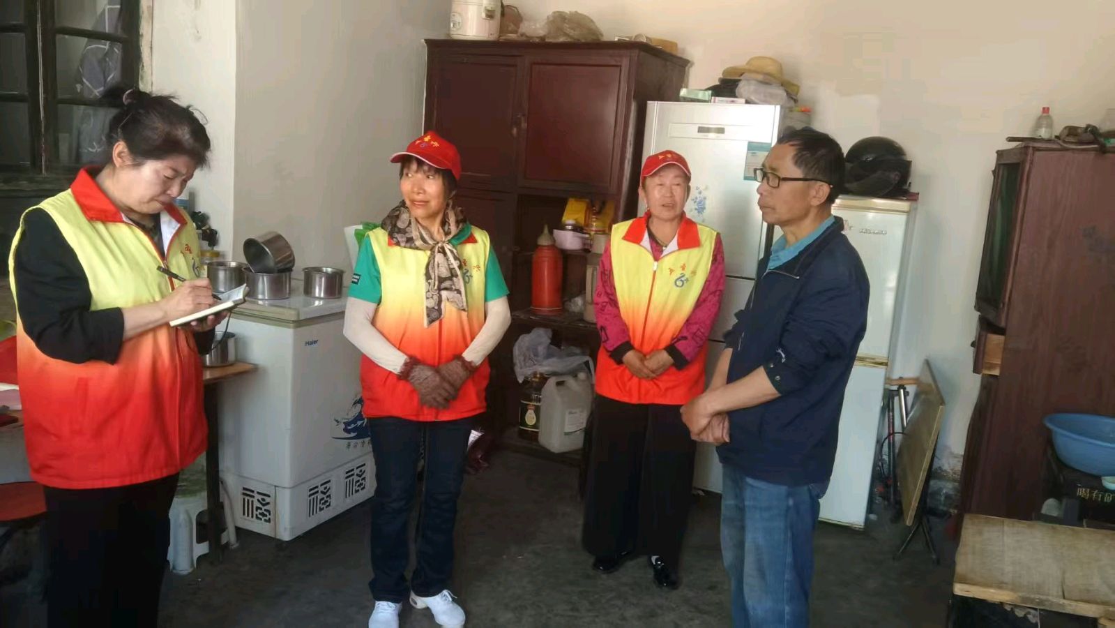 志愿走访奶山羊场 贴心助农办实事（图4）