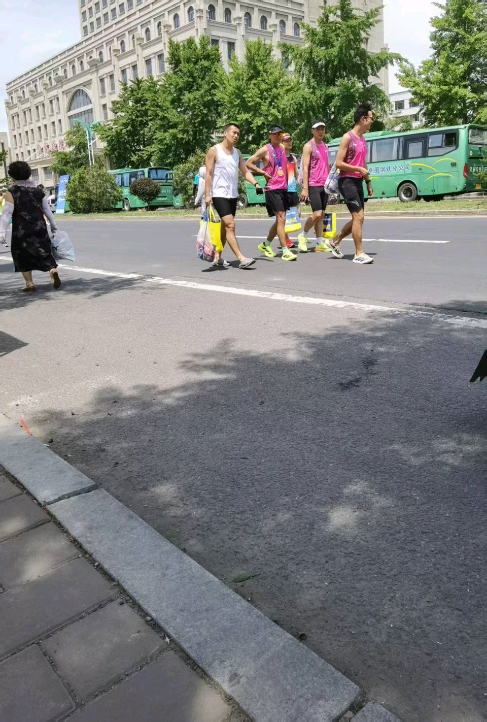 鲅鱼圈二六年马拉松赛热情高/赵卿（图4）