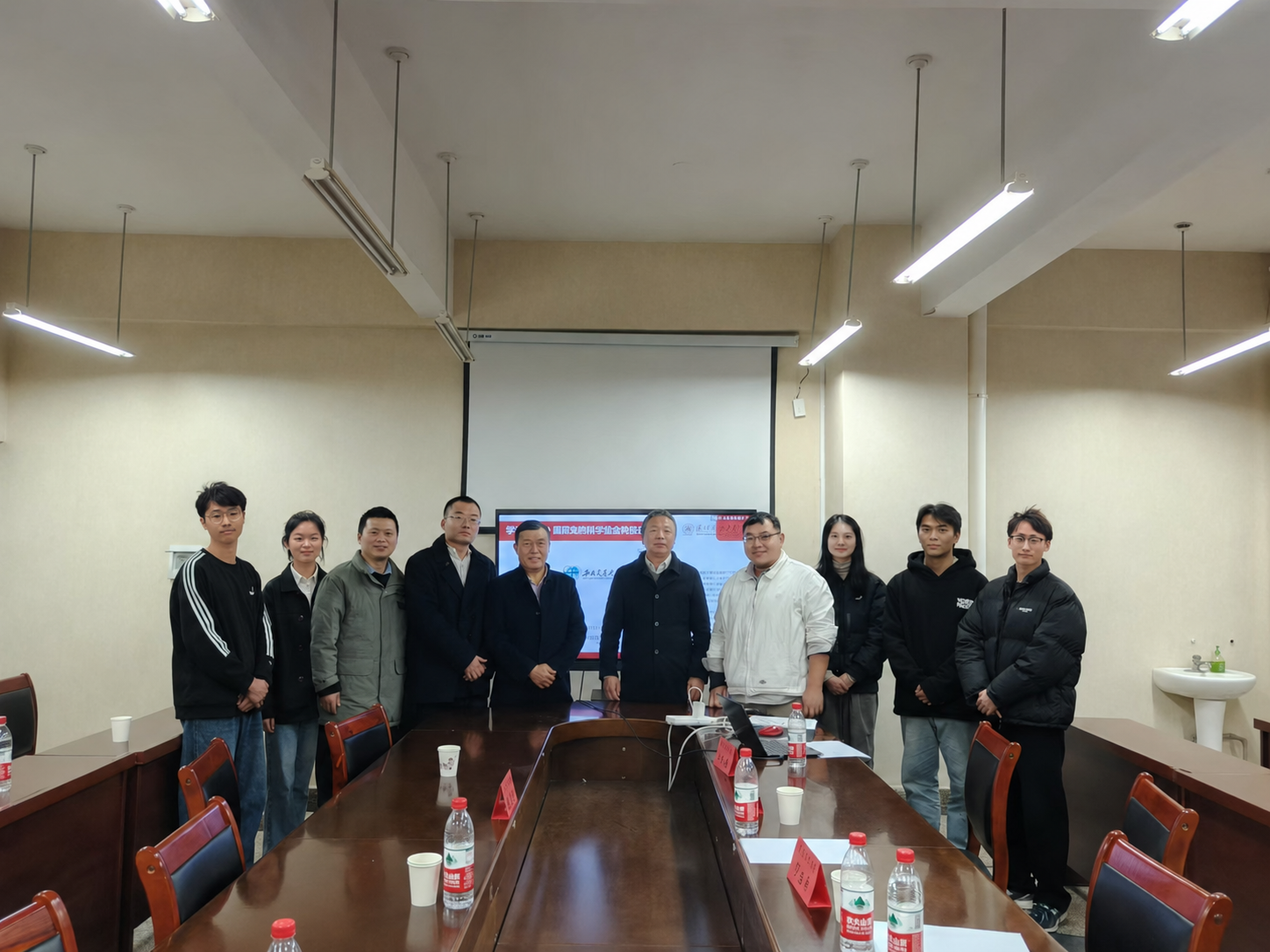 科教融汇‖昆明高校研发道路防滑“贴膜养护”模式，破解云南山区道路养护难题（图2）