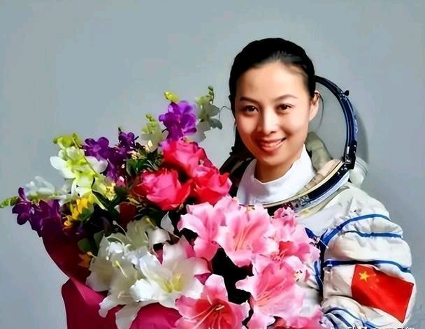 《五绝：致中国香港女航天员》文/王巧英——内蒙古诗人（图2）