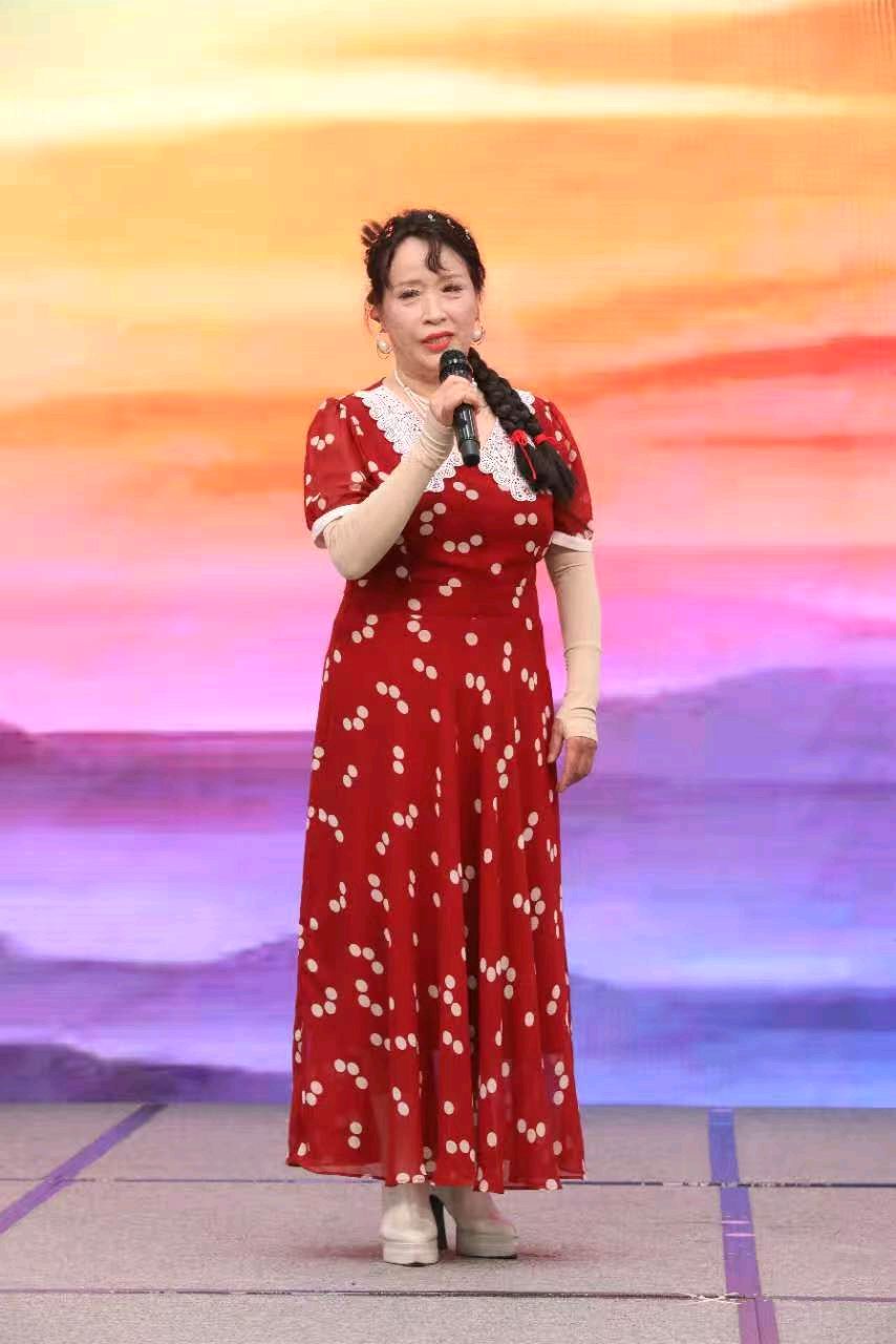 （照片版）“吟诗唱晚写春秋”一周年庆典展播