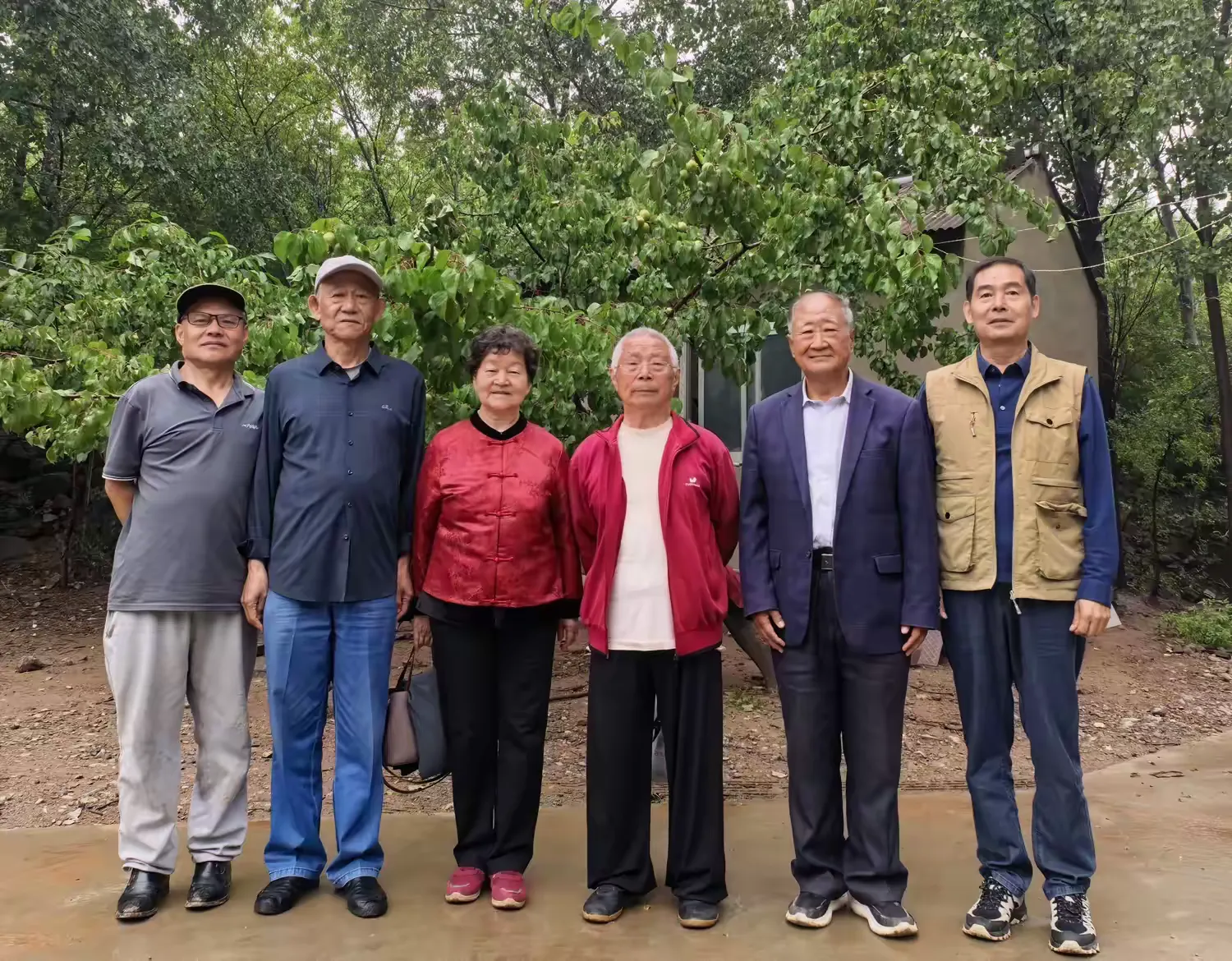 简篇-访友穿山雨 谈诗入翠林