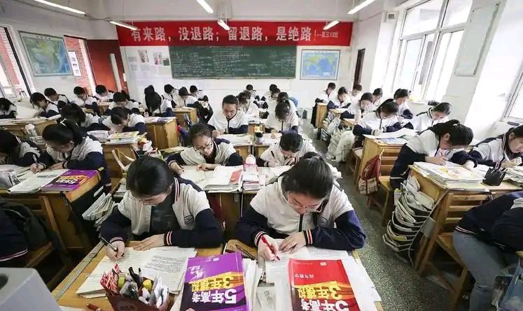 【高考专刊】作者/溪流 长春 健康一生 黄金鑫 诵读/傲雪红梅 馨睿 遇贵人 编辑/雨杉【花雨馨声】第906期（图6）