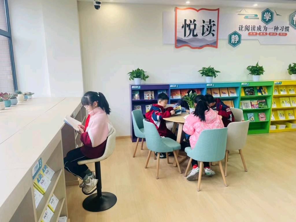 七绝·智慧书屋（ 中华新韵 ）藏头诗 作者/周凰（图2）