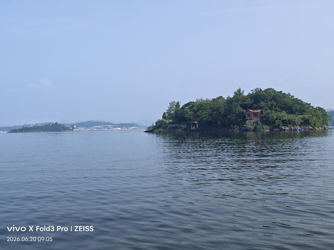 向湖底借一抹红||郭军(图3)