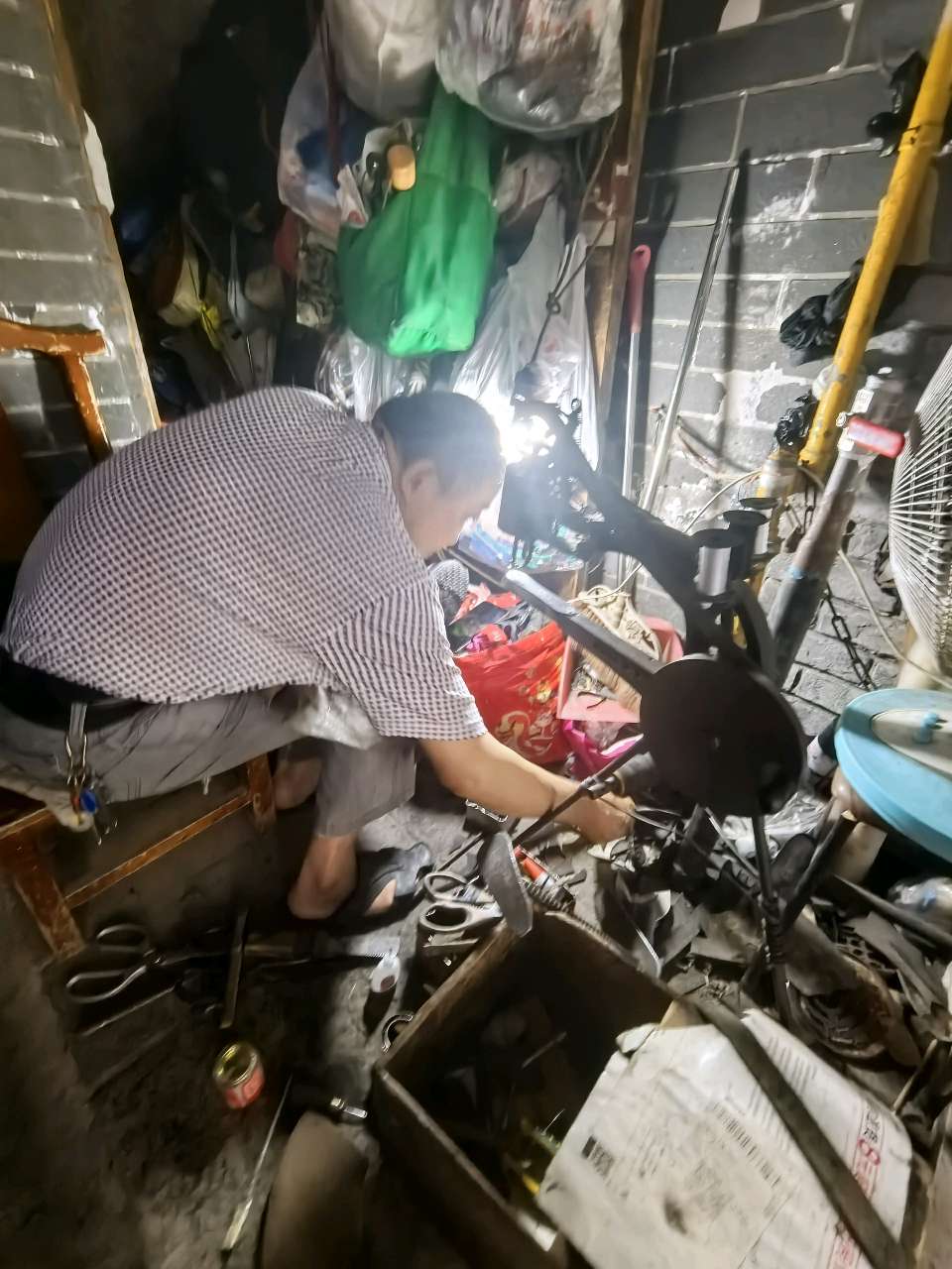 「凡人微光」刘哥与补鞋摊的一生相守(图3)