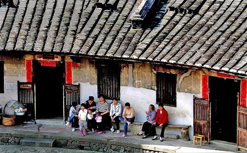 微型散文诗《一墙之隔 两种烟火》（图3）