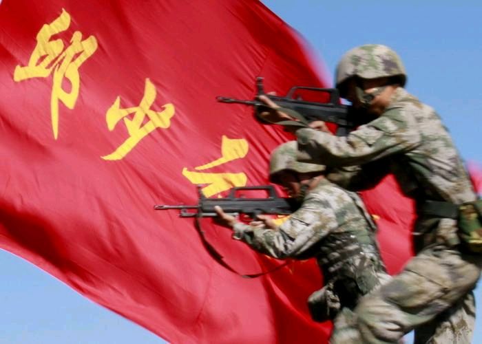 【专题12】三评:在纪念邱少云生前部队进军大西北五十周年的重要时刻,全社会唱响歌曲《燃烧的生命——伟大的战士邱少云》具有深刻的现实意义‖《西翔的鹰》●文/樊jz(图2)