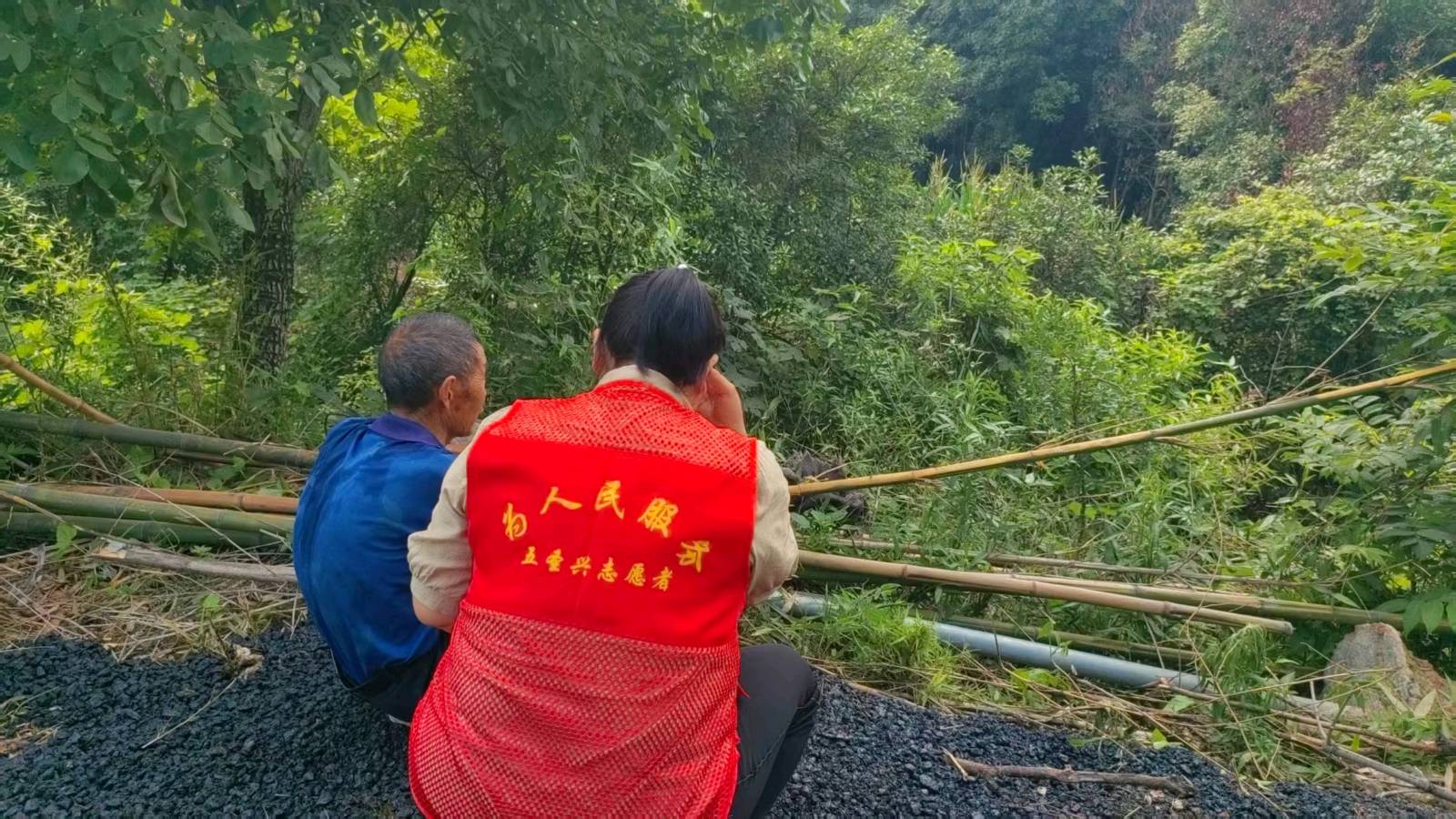 走访深山独居老人 用心倾听民生冷暖