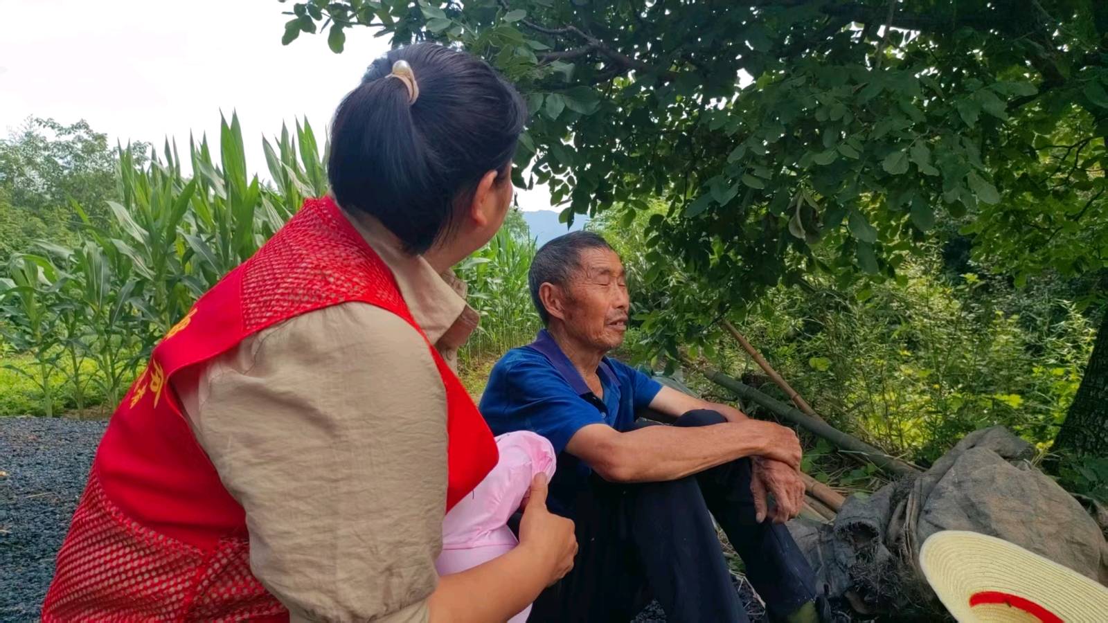 走访深山独居老人 用心倾听民生冷暖（图4）