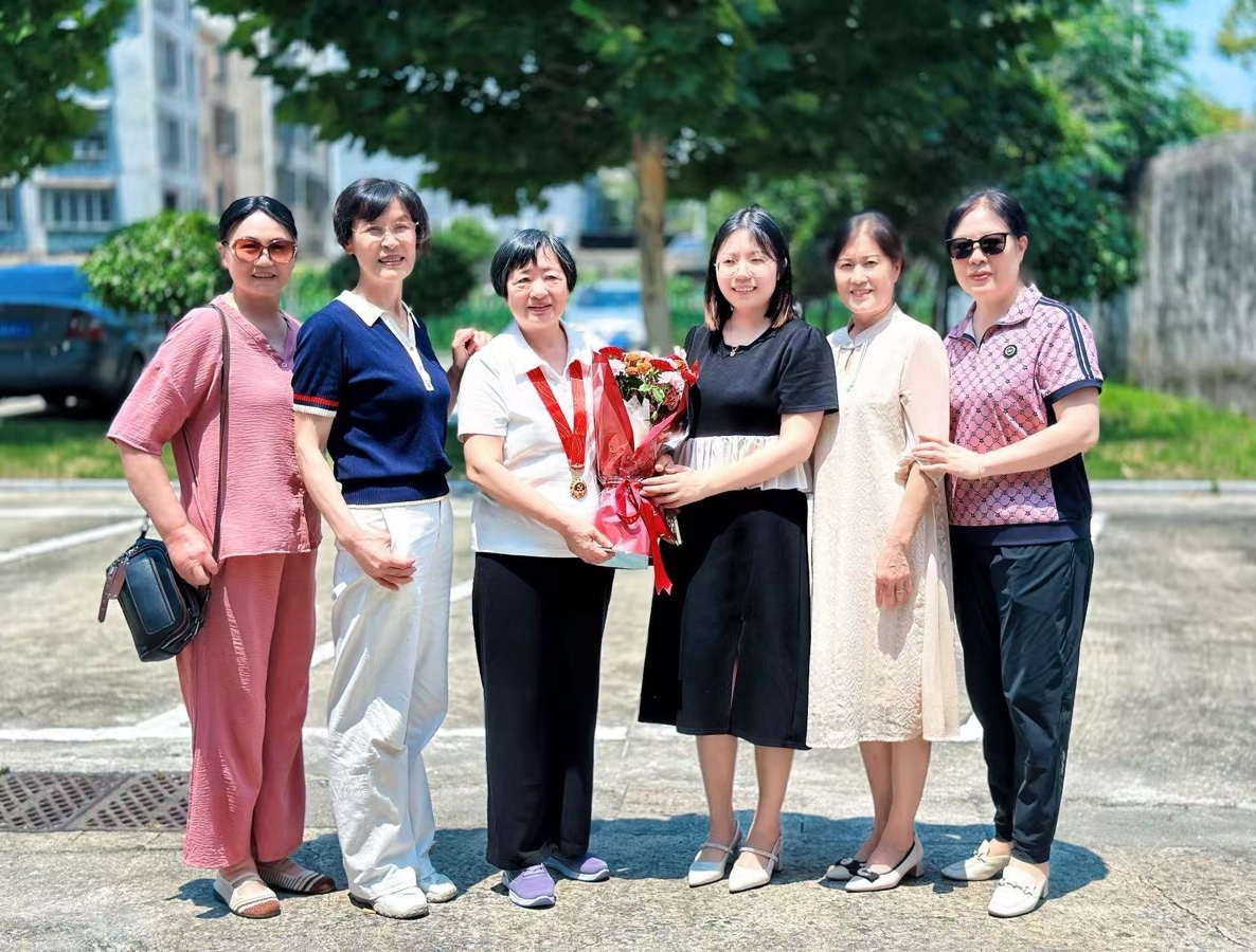 【华人诗社】鉴赏《仙桃财政局退休干部庆祝七．一活动》（图7）