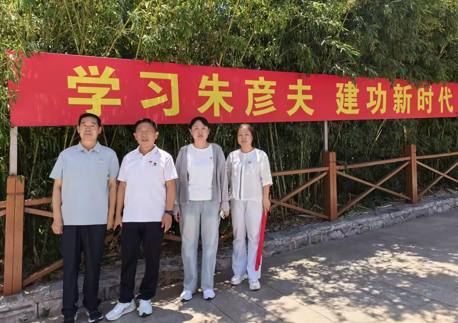 简篇-“七一”颂党恩,东苑漾诗韵