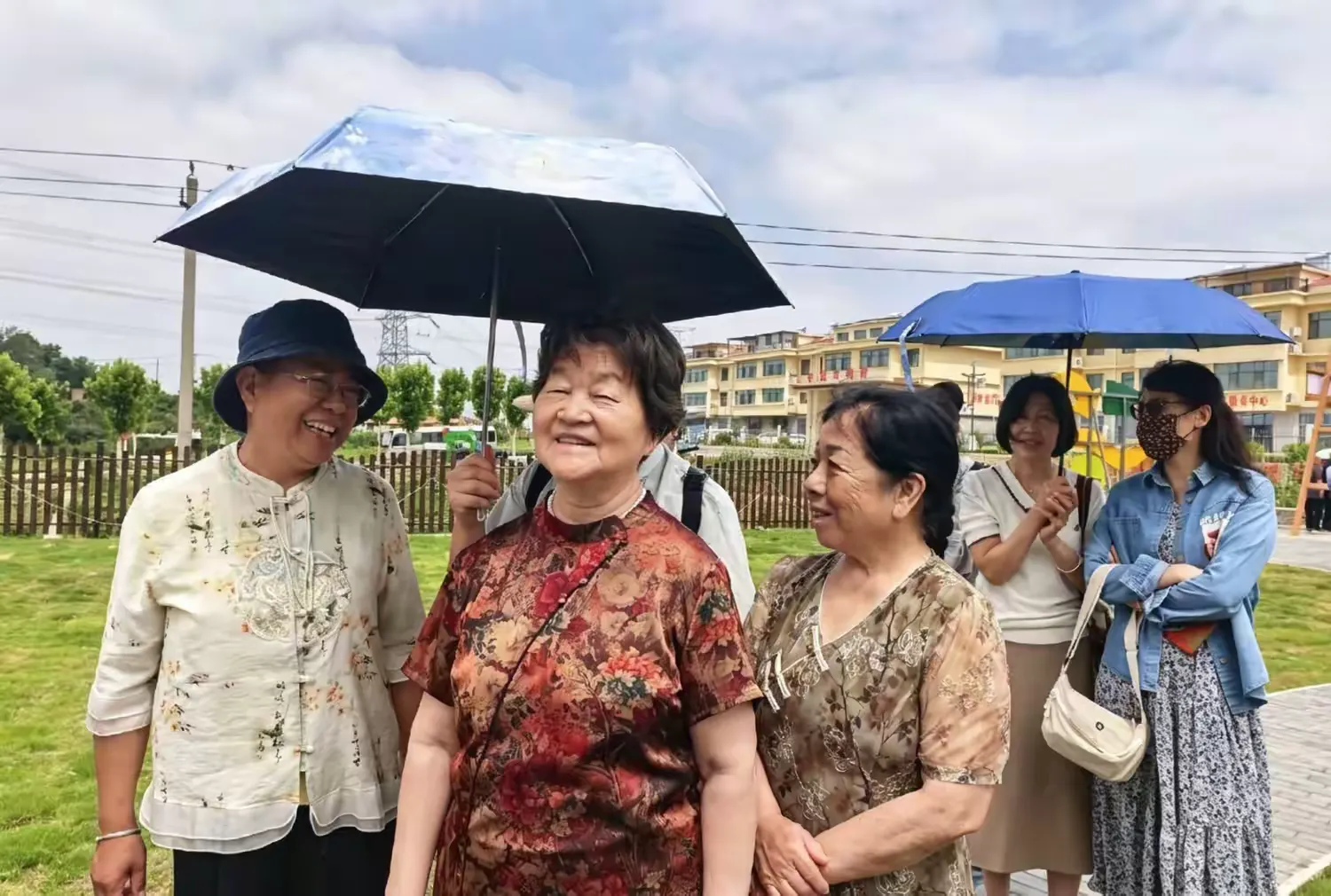 简篇-“七一”颂党恩,东苑漾诗韵