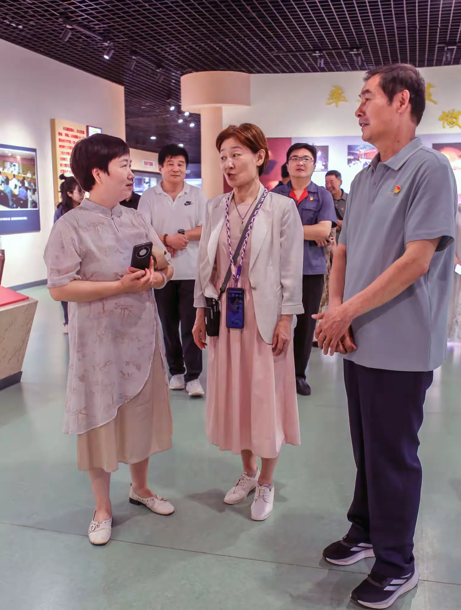 简篇-“七一”颂党恩,东苑漾诗韵