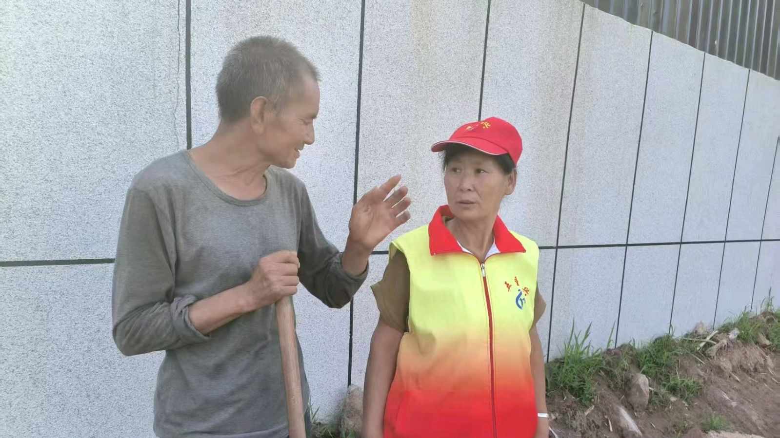 田间走访种植户 了解夏种实情（图2）