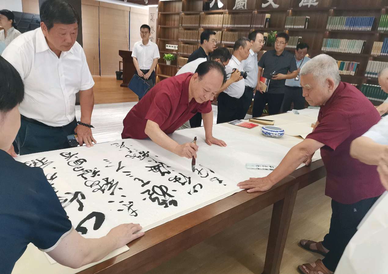 “墨香承伟业 丹青继征程”主题书画展在榕隆重开幕（图9）