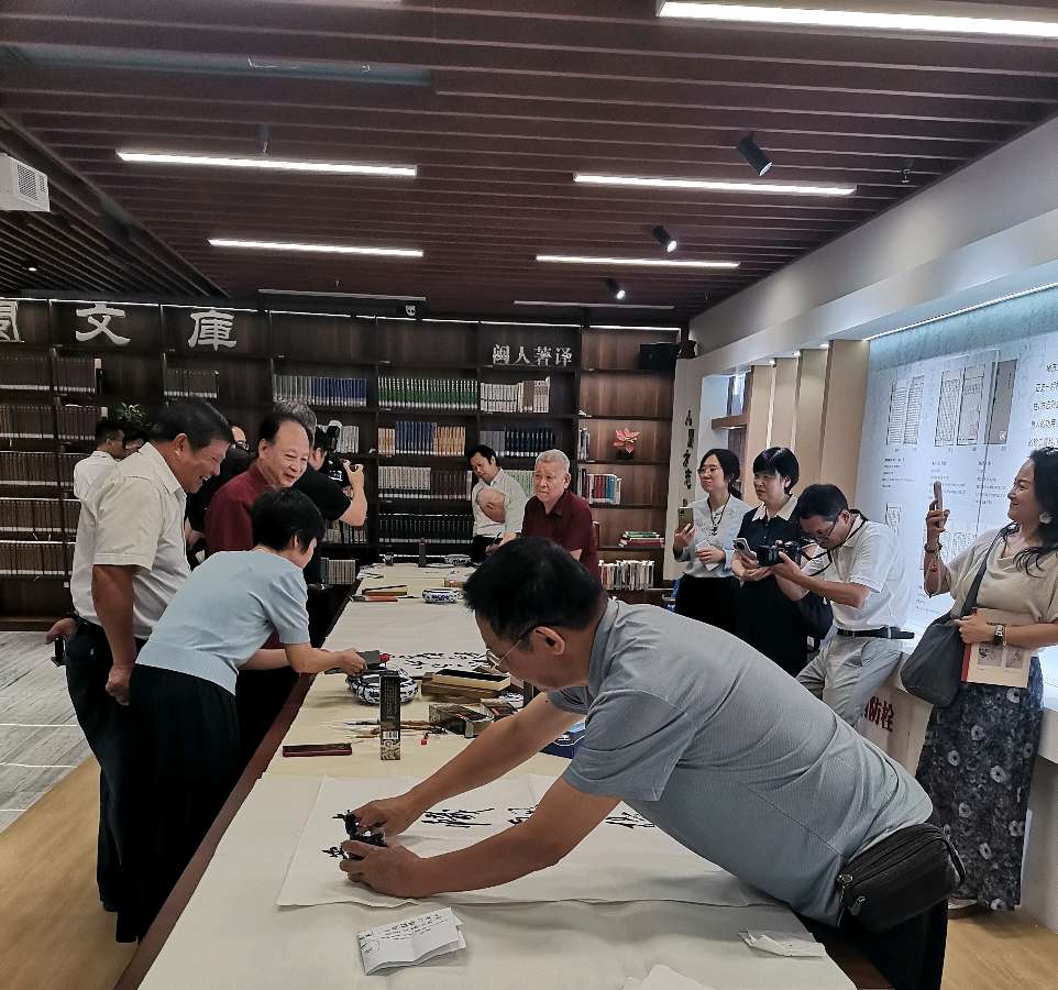 “墨香承伟业 丹青继征程”主题书画展在榕隆重开幕（图11）