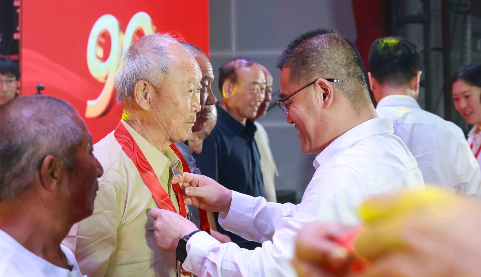 红色基因薪火相传 老少携手共走新时代长征路（图5）