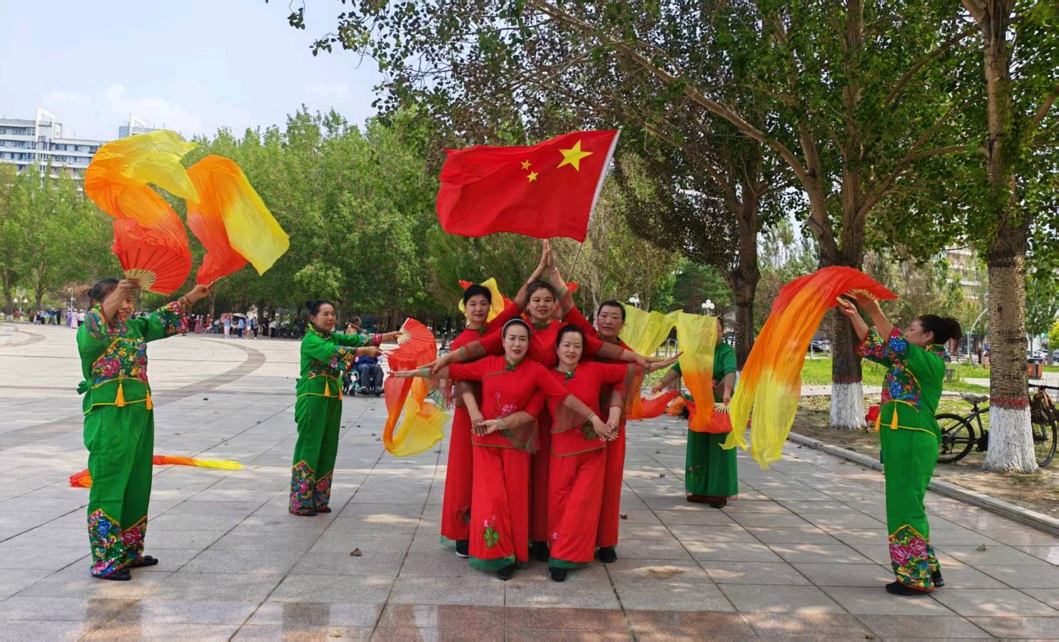 志愿欢歌庆“七一” 油城红韵颂党恩（图5）