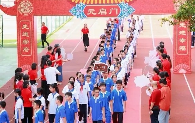 《寻美学府》诗集(图6)
