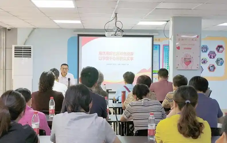 【东林北方诗社】隆重推介晓滨《赞三社区党课》主播燕子//编辑 小粒子//音审星玉//刊头图片淘淘//总第6119期(图3)