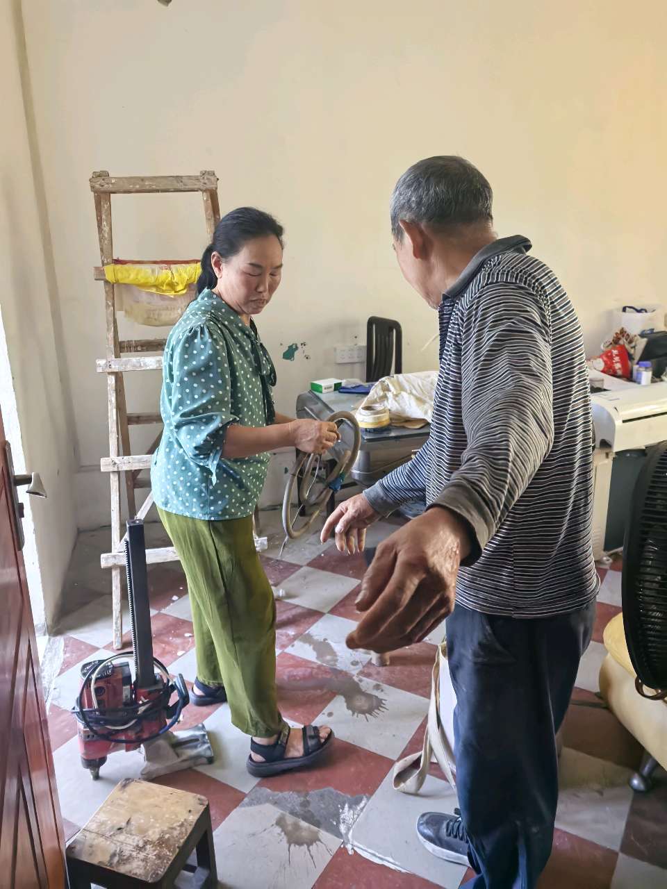 「凡人微光」夫妻瓦匠,氤氲南坪的变迁(图3)