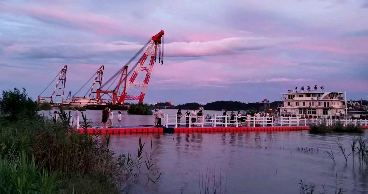 冯怡红《梅雨季节的长江——武穴市民休闲纳凉的好地方》（图4）