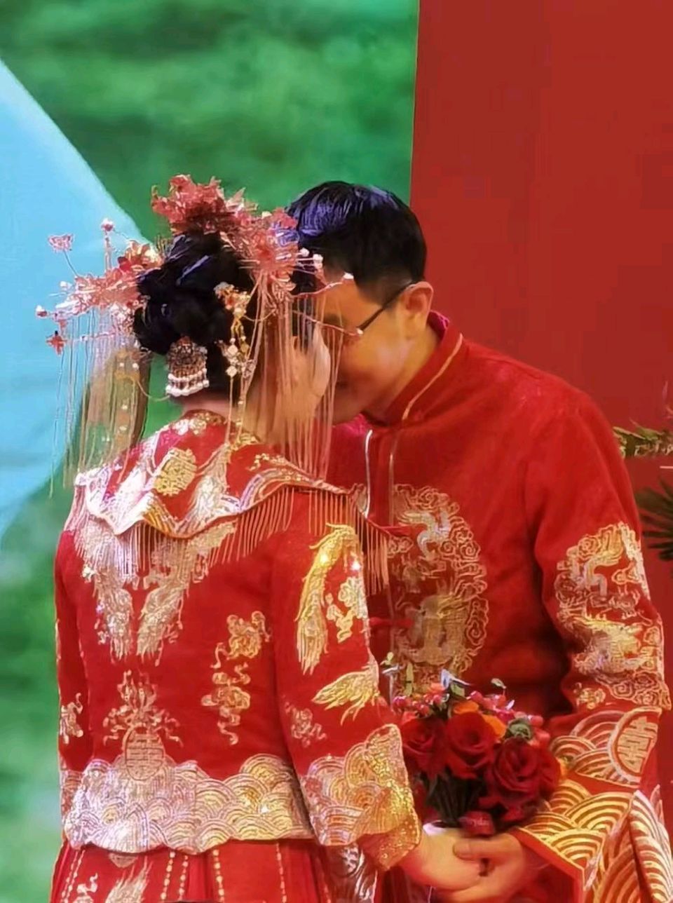 【都市头条成都文苑编辑部】主编周原翁;诗文作者何俊锋.翟功印.李向前.屈军强.楊达.秦牛.成公田.(图7)