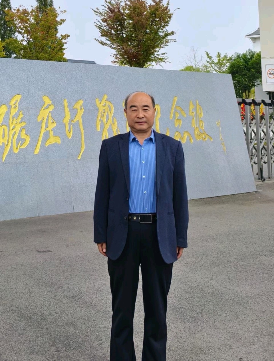 【都市头条成都文苑编辑部】主编周原翁;诗文作者何俊锋.翟功印.李向前.屈军强.楊达.秦牛.成公田.(图9)