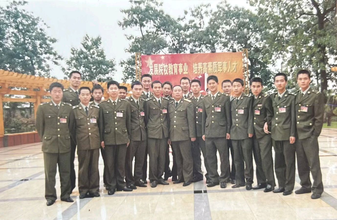 【都市头条成都文苑编辑部】主编周原翁;诗文作者何俊锋.翟功印.李向前.屈军强.楊达.秦牛.成公田.(图16)