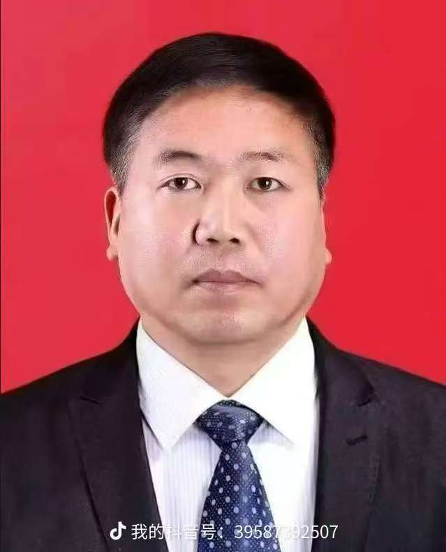 【北京头条】耿门有父命多艰,杜氏温良续断弦。廿三载守无名契,六千金付有情天。半身病骨承纤手,满室霜风换暖烟。儿女齐呼慈母在,人间大义胜婚笺。(图2)
