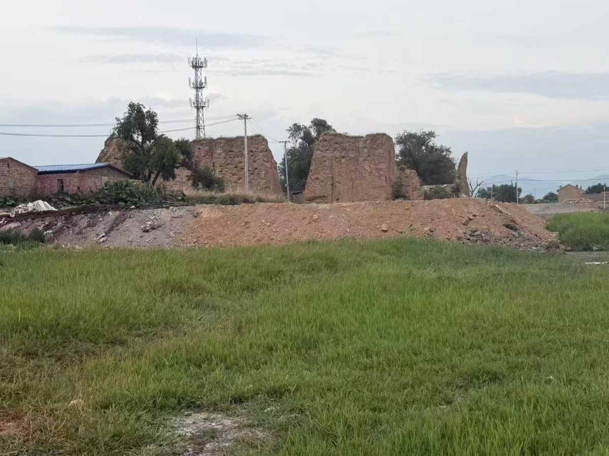 黄土盖不住的疤——大量固废物被倾倒在朔城区贾庄乡小岱堡村