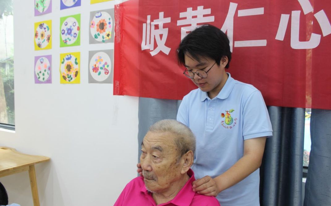 岐黄仁心守桑榆，中医康养暖夕阳：江西中医药大学“青仁知行”实践队走进安义县社会福利院