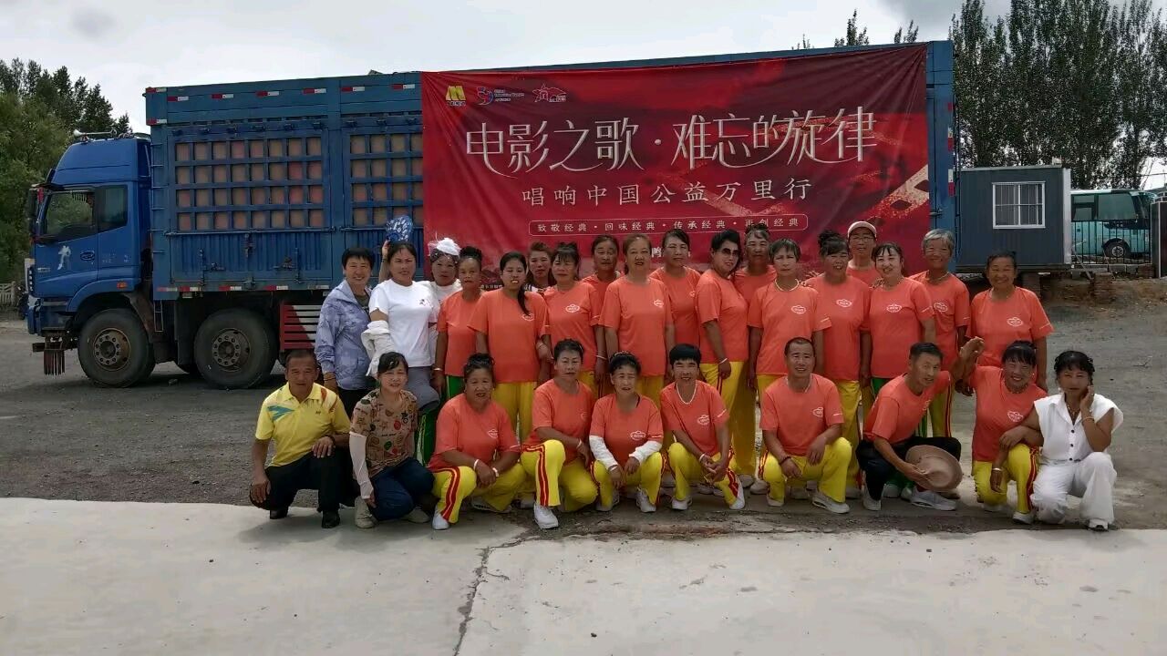 唱响红色经典 志愿助力乡村文艺汇演（图2）