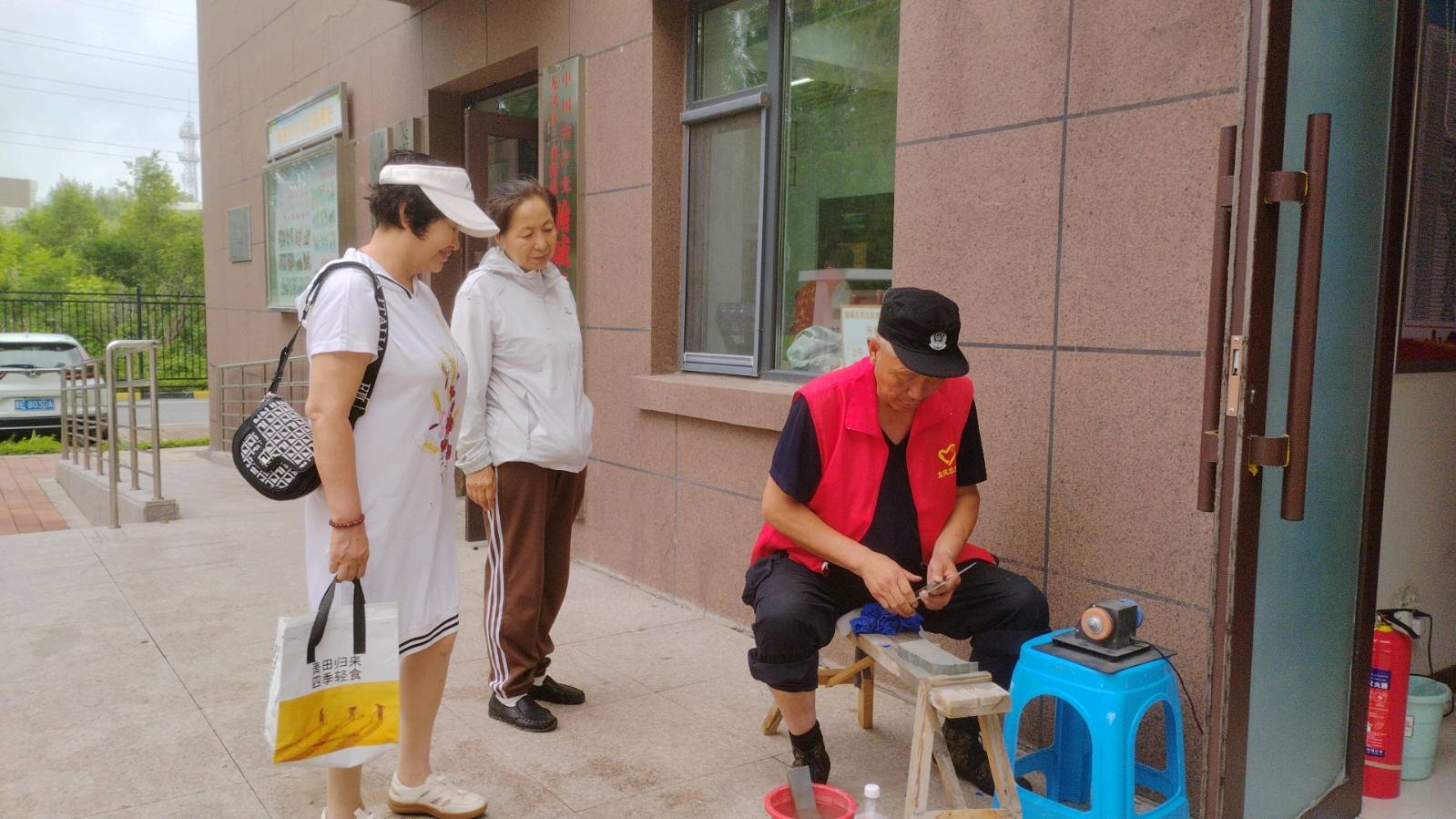 便民服务进社区 贴心帮扶暖人心（图4）
