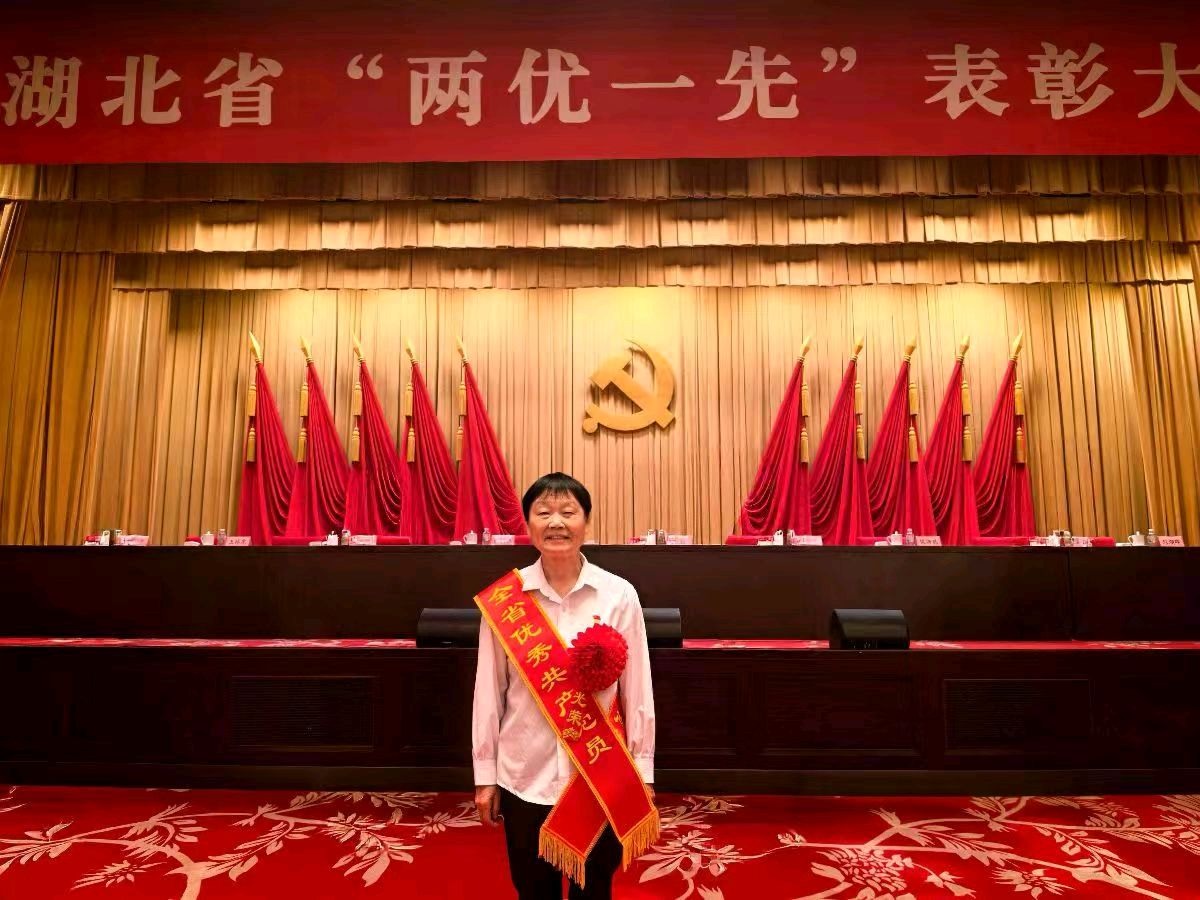 刘若刚、刘若伟：《致敬异姓“姑姑”蔡秋容》（图7）