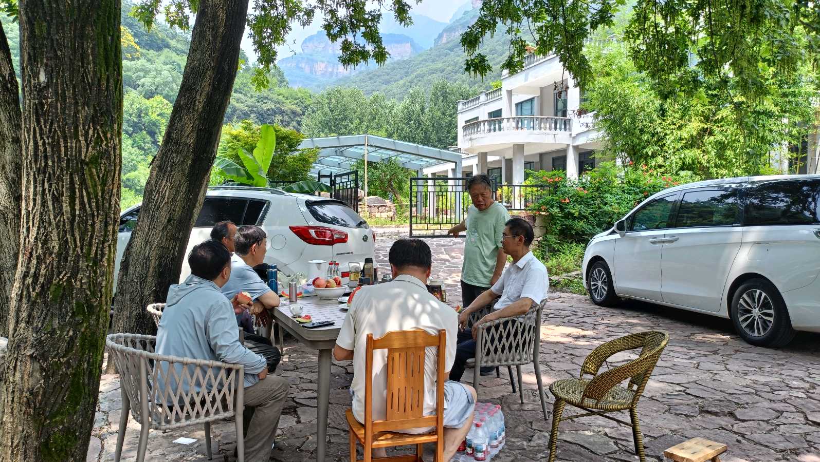 撰稿人：白荷（图6）