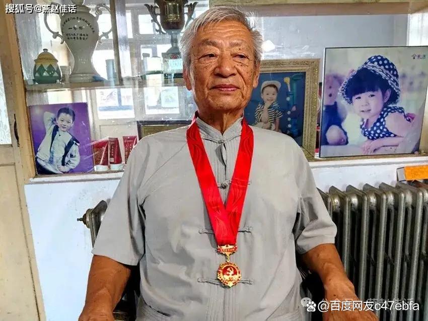 峰峰人物李朝卿:金色盾牌写忠诚 健身有道度晚年(图6)
