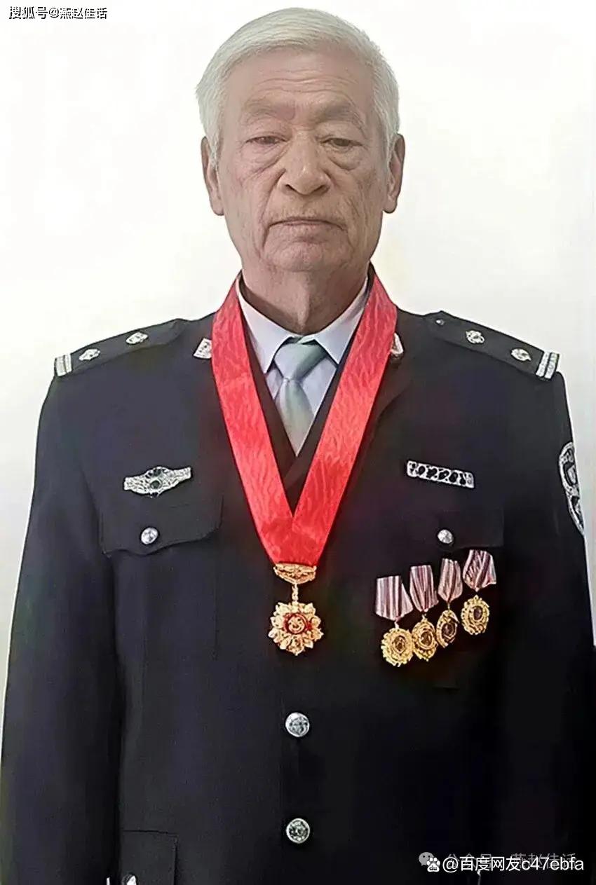 峰峰人物李朝卿:金色盾牌写忠诚 健身有道度晚年(图5)