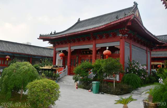 钢铁悍马:与其静待伯乐,不如自成光芒