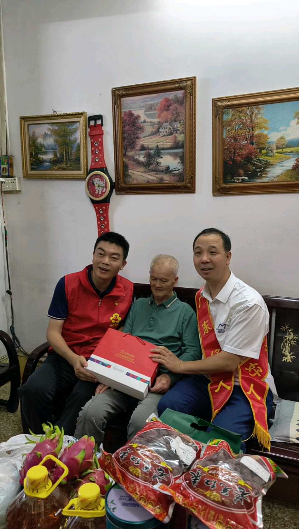 广东好人公益团登门送温暖,致敬91岁抗美援朝老英雄黄伟甦(图4)