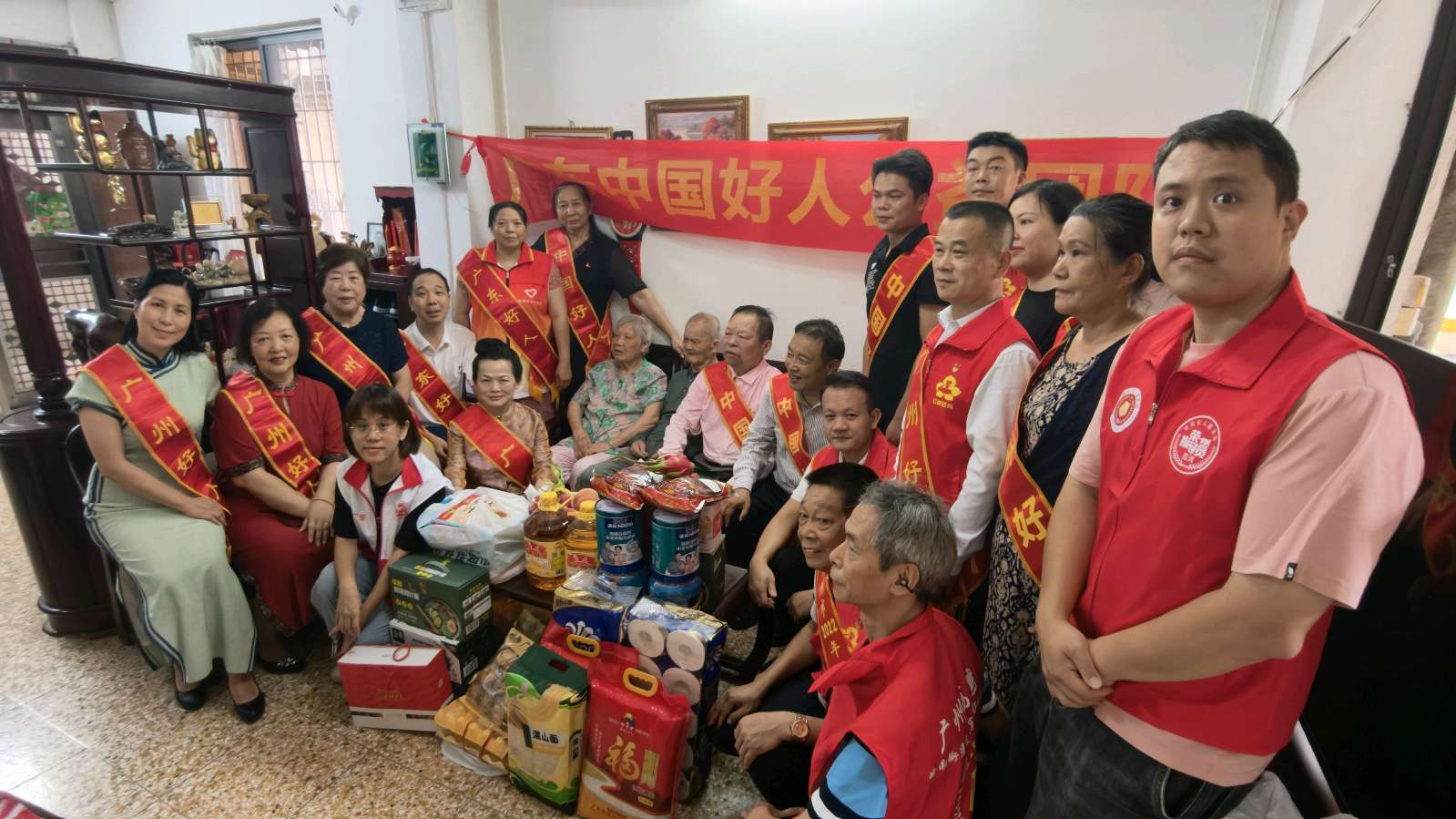 广东好人公益团登门送温暖，致敬91岁抗美援朝老英雄黄伟甦（图20）
