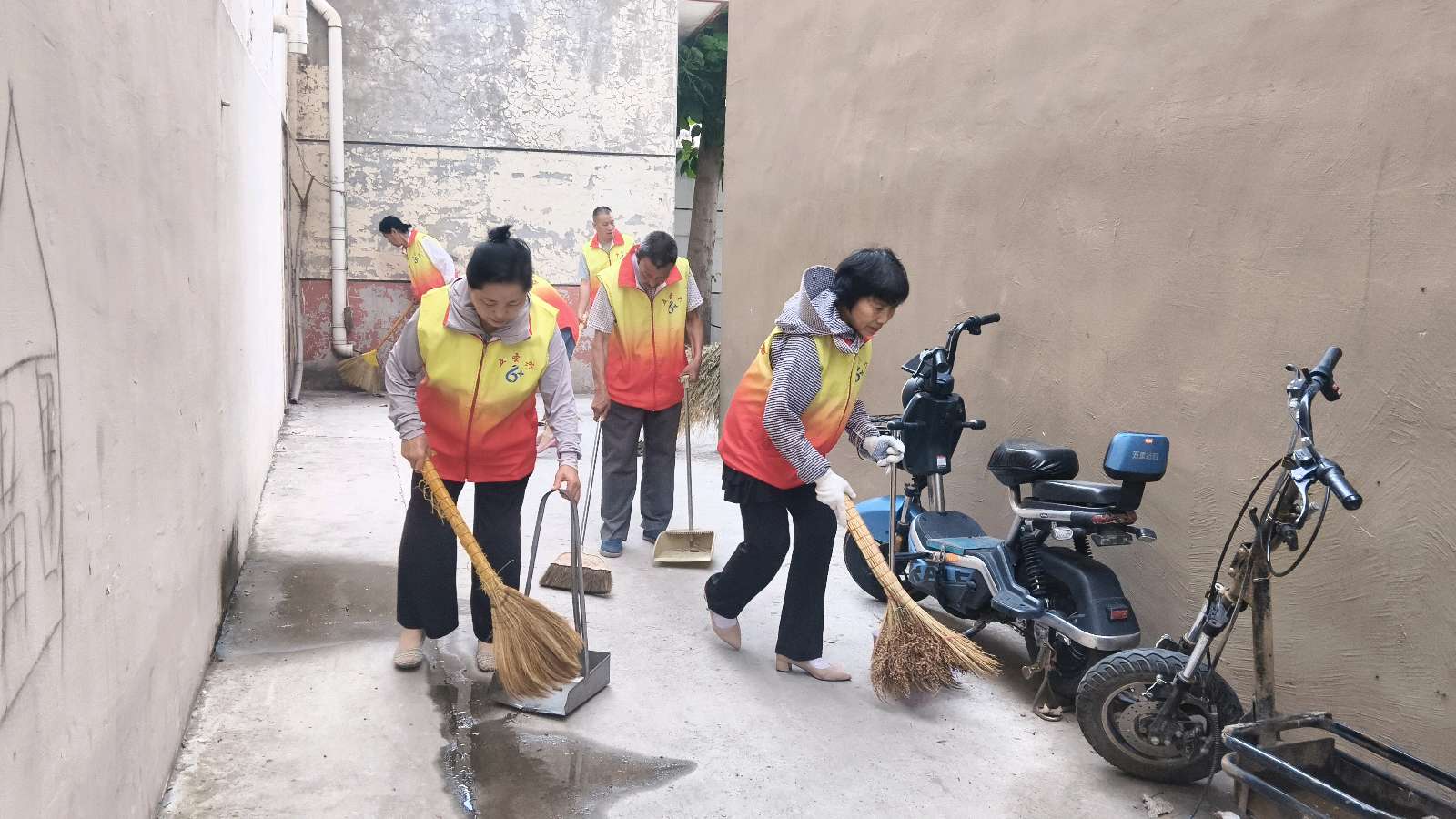 整治环境清死角 志愿服务暖家园（图4）