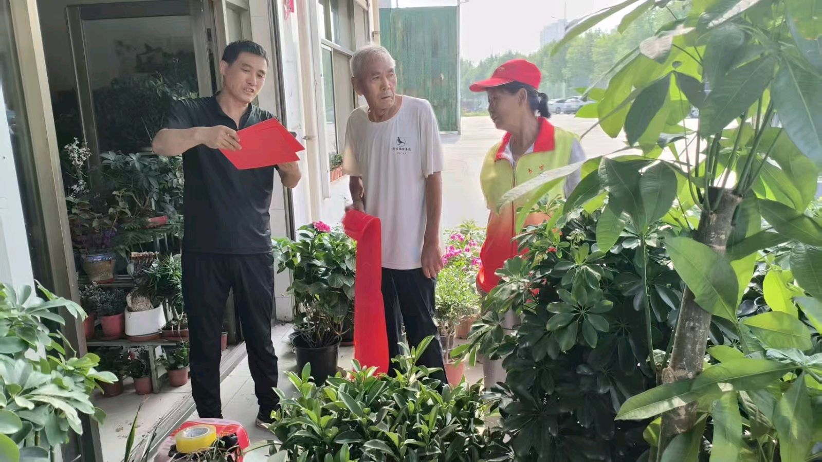 走访绿植经营户 倾听诉求助发展（图3）