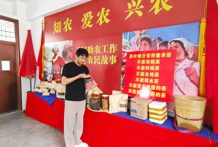 保山托起“群众家门口的幸福”(10)‖电商直播:“新农人”给家乡蹚出的幸福路(图8)