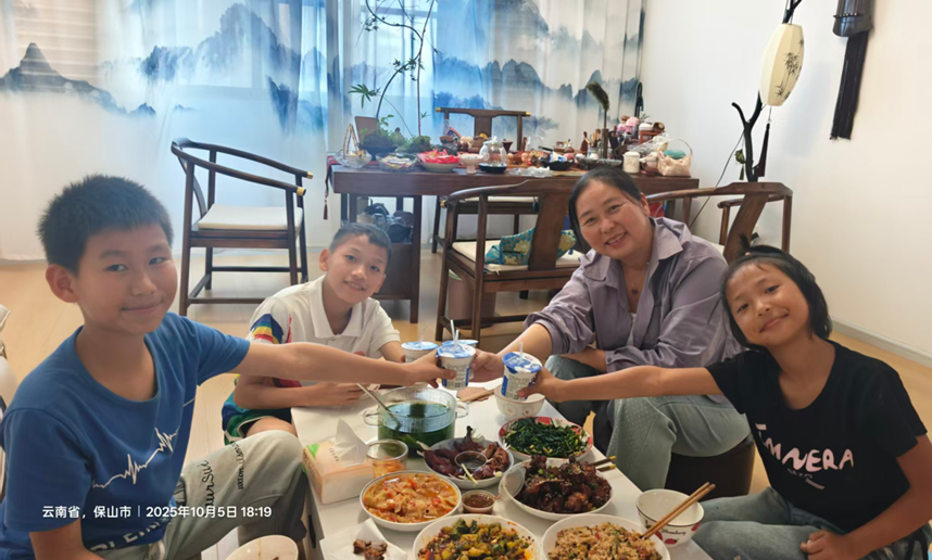 保山托起“群众家门口的幸福”(11)‖走遍千山万水,做好教育托底——保山市汉营润泽学校呵护困难儿童柔(图8)
