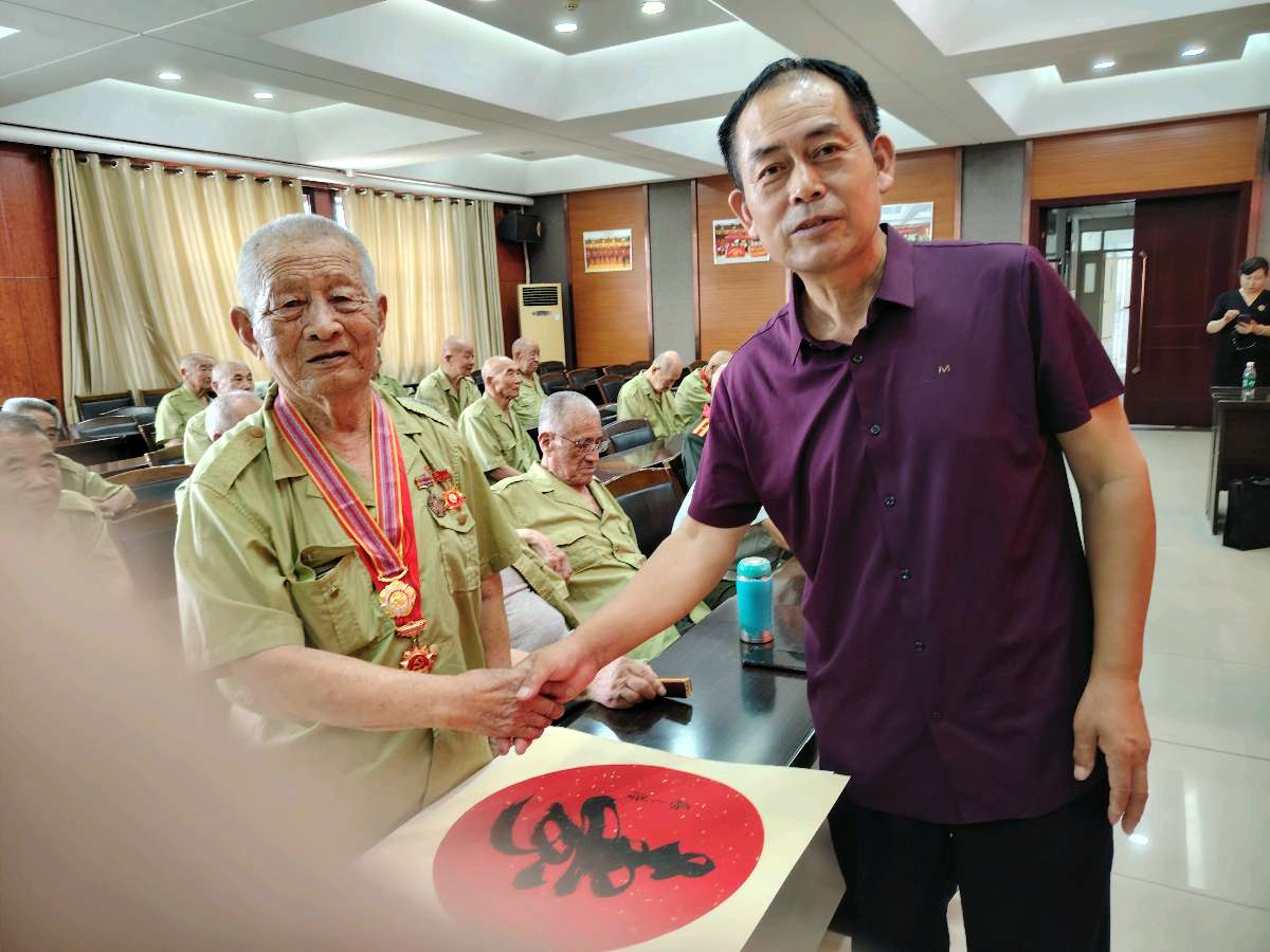 【都市头条向幸福出发编辑部】第16387期 笔墨寄深情 丹心敬老兵 供稿:如月 增清(图8)