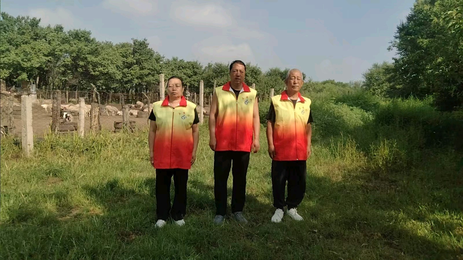 走访养殖促发展 志愿服务解民忧
