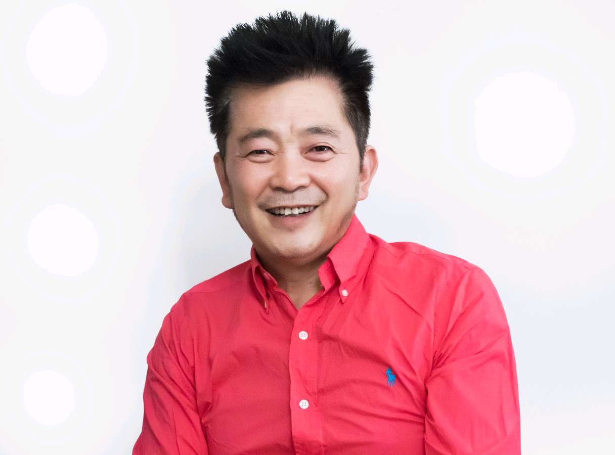 四川人艺原副院长、国家一级演员 ，著名朗诵艺术家贾建立朗诵当代资深诗人黑马建雄作品《初恋的味道…》附：中国选美、模特大赛获奖者杨雪艺照音乐作品！