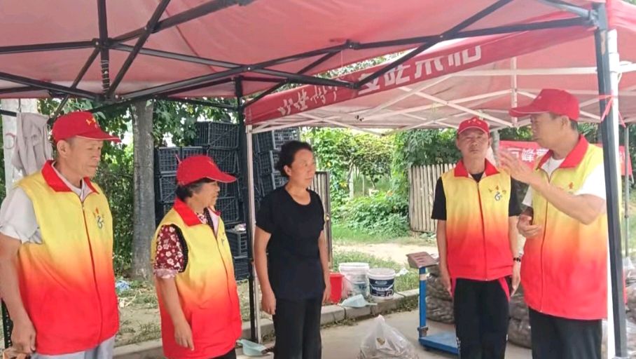 果香满园迎丰收 志愿走访助农兴